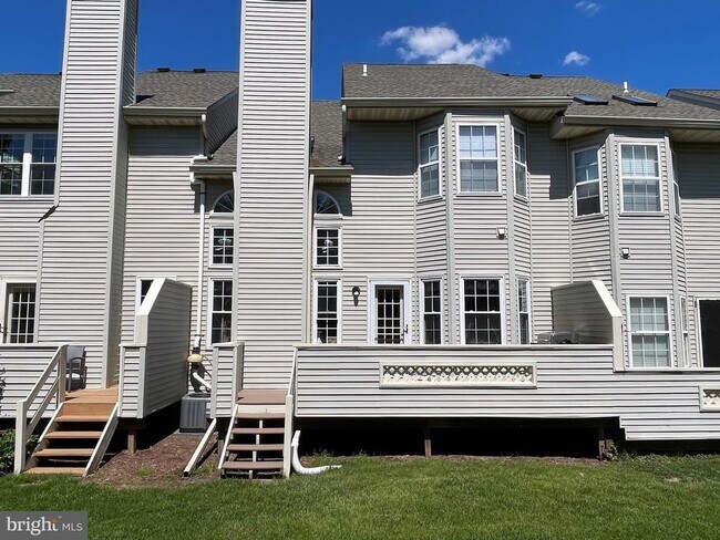 Building Photo - 404 Fairview Way