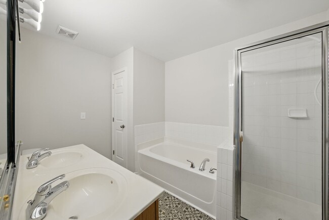 Building Photo - 8621 Neuse Club Ln
