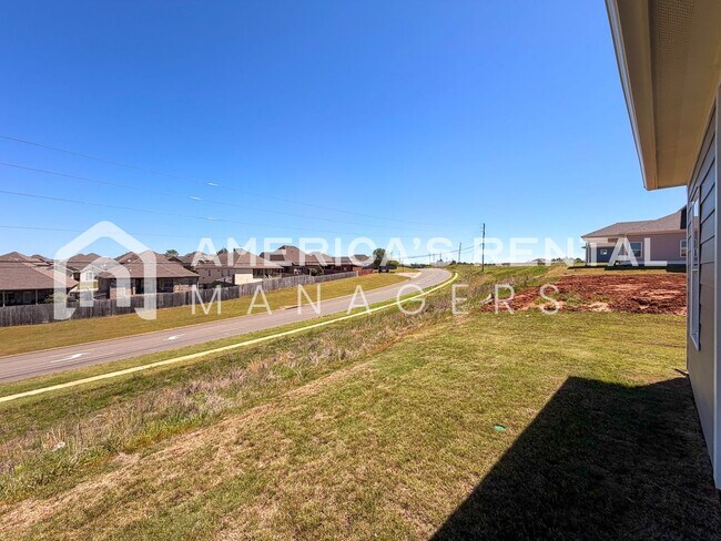 Building Photo - DEPOSIT PENDING!!! - Brand New Three Bedroom Hudson Plan for Rent in Tuscaloosa! Sign a 13-month ...