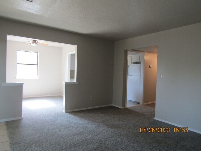 Building Photo - 5406 NW Sir Brian Ave