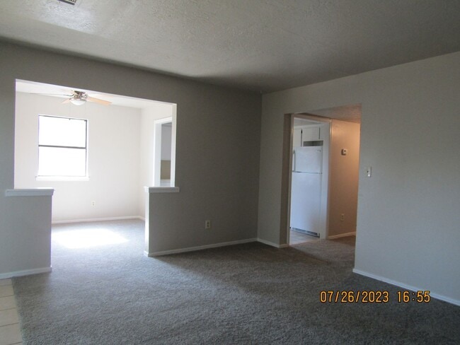 Building Photo - Very nice townhome located in the Heritage...