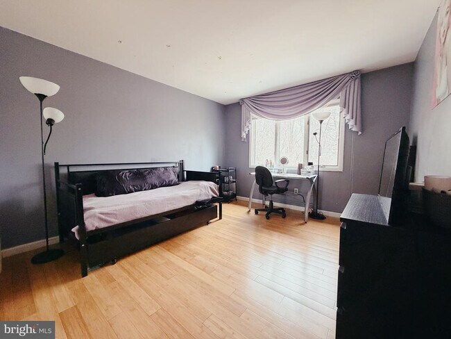 Building Photo - 1317 Mettler Rd