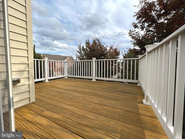 Building Photo - 9805 Garden Ranges