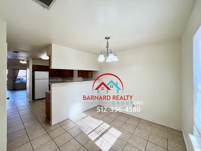 Building Photo - Available June 10: 3 Bed 2 Bath Duplex with Fenced in Yard on Bus Route