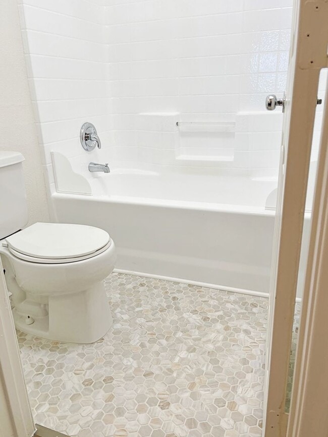 Building Photo - 4 BEDROOM WITH LOFT IN CUL DE SAC IN LONE MOUNTAIN