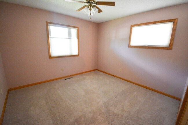 Building Photo - 4 Bed, 2 Bath Home for Rent – Great Locati...