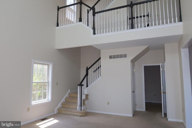 Building Photo - 1631 W Thistle Dr