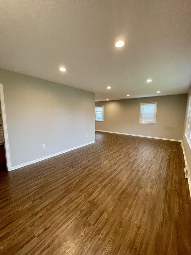 Building Photo - 111 Frederick Dr