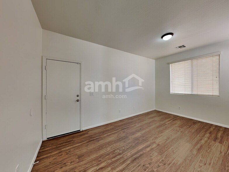 Building Photo - 5211 W Warner St