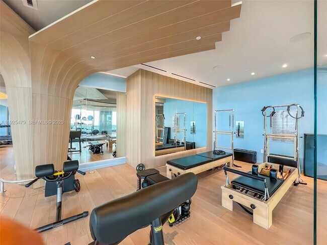 Building Photo - 1000 Brickell Plaza