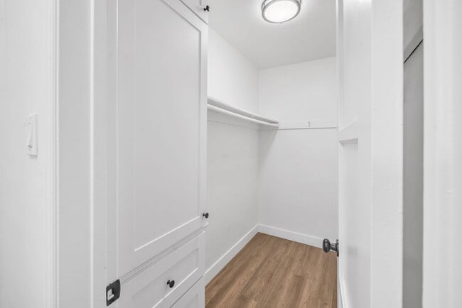 Building Photo - Newly Renovated Studio on 2nd Street- Alamitos Beach