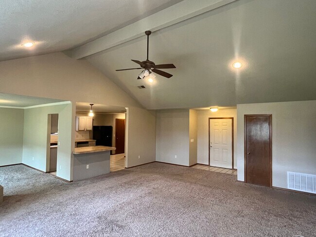 Building Photo - Great 3 Bed 2 Bath In Edmond