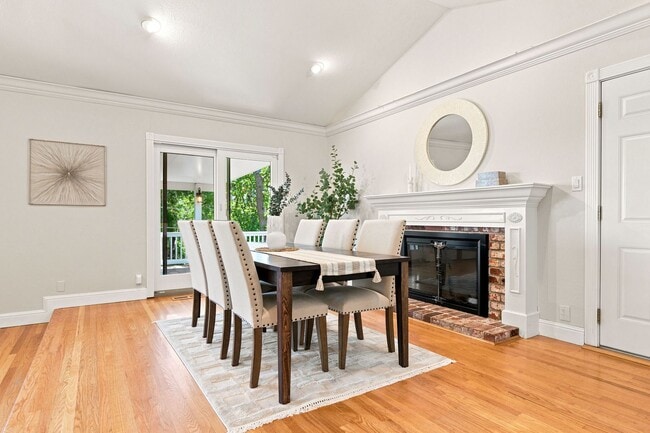Building Photo - Spacious 4-bedroom 2-Bath in Desirable Area in Walnut Creek!