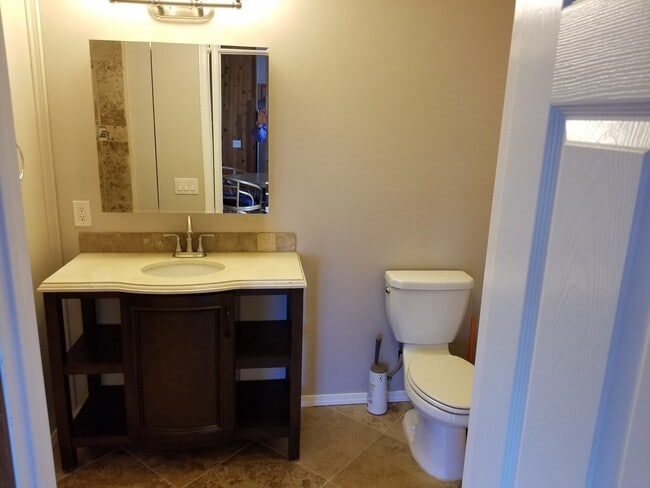 Building Photo - Spacious Studio in the Heart of Oceanside-Utilities Included