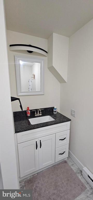 Building Photo - 305 Haven St