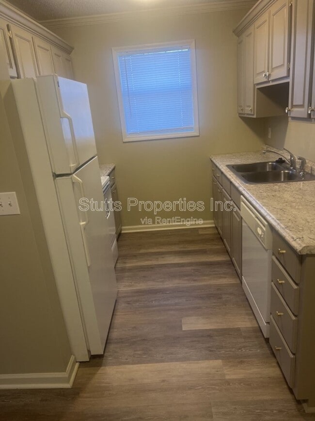 Building Photo - 321 W Irvine Ave