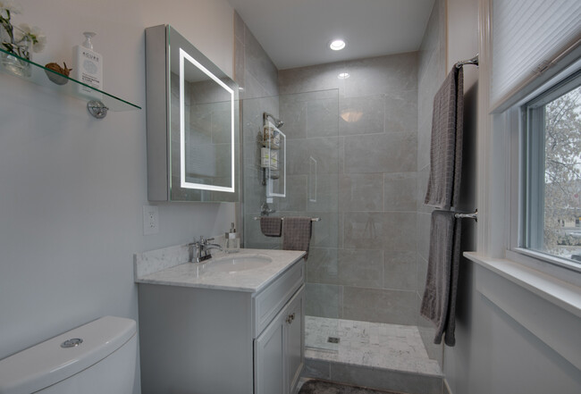 Master bath. - 3020 Columbus Ave