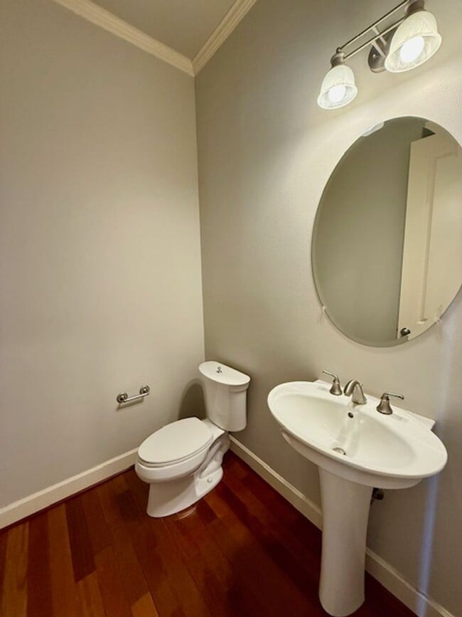 Building Photo - Stunning 4-Bedroom Aspen Rim Home in Bend!