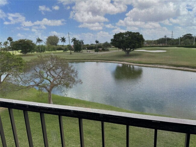 Building Photo - 9320 S Hollybrook Lake Dr