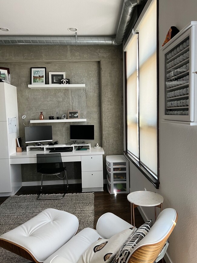 Building Photo - 877 Island Ave