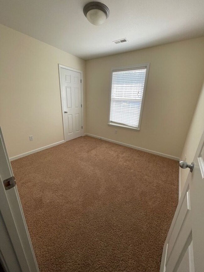 Building Photo - Spacious 3BR Home with Fenced Yard, 2-Car Garage & Great South Columbia Location