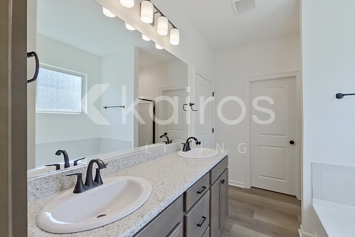 Building Photo - 204 Carencro St