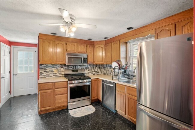 Building Photo - 42 Rockland Ave