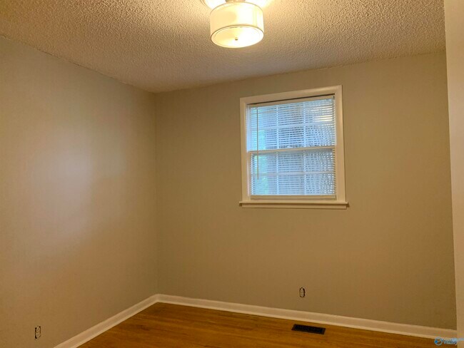 Building Photo - 2602 Vinyard St NE