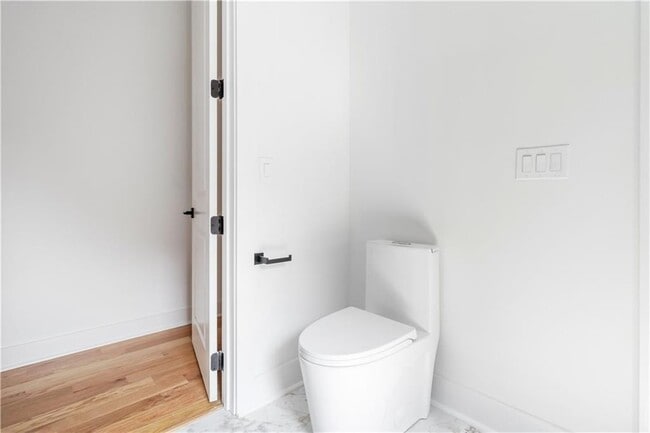 Building Photo - 1554 Columbia Cir