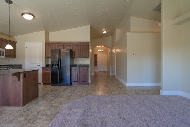 Building Photo - Pet Friendly-Beautiful 3 bed 2 bath home w...