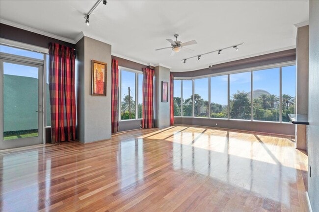 Building Photo - 360 E Desert Inn Rd