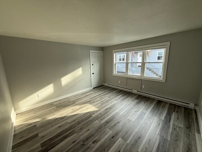 Building Photo - 12 Hunnewell Rd