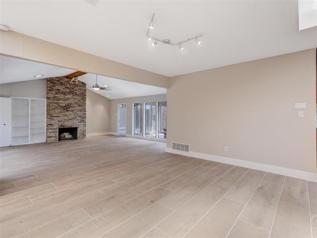 Building Photo - 6915 Clearhaven Dr