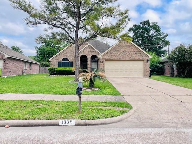 Building Photo - 1809 Village Ct Ln