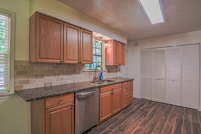 Building Photo - 1220 Ridge Rd