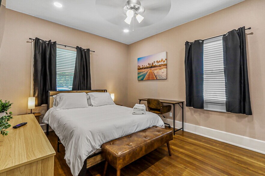 Main Bedroom - 1806 Arizona Ave