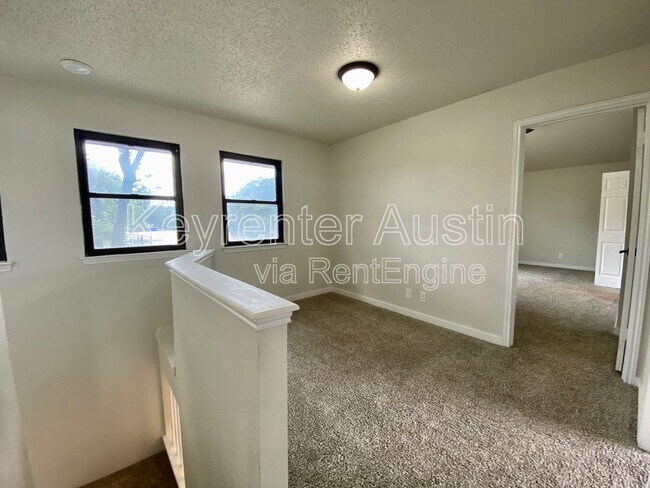 Building Photo - 410 Twin Oak Trail