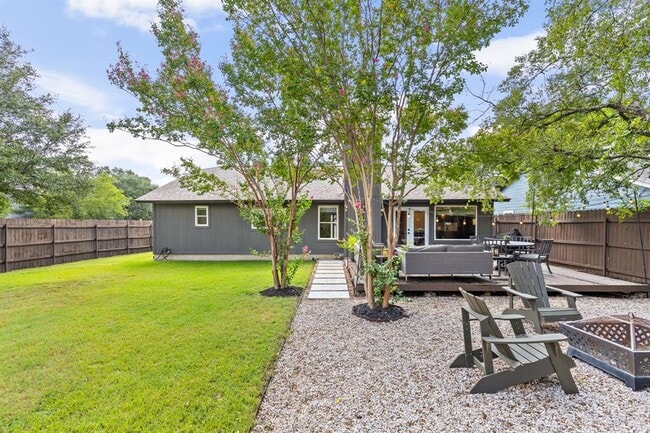 Building Photo - 8000 Treehouse Ln