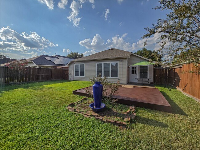 Building Photo - 17915 Landing Pines Trail