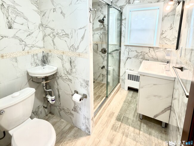 Building Photo - 2346 Madison Ave