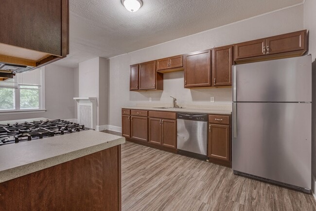 Building Photo - Available August  2026 - Beautiful 2.5 Bedroom, 1 Bath Home in Mt. Washington Area!