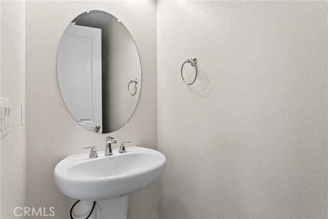 Building Photo - 105 Cordial