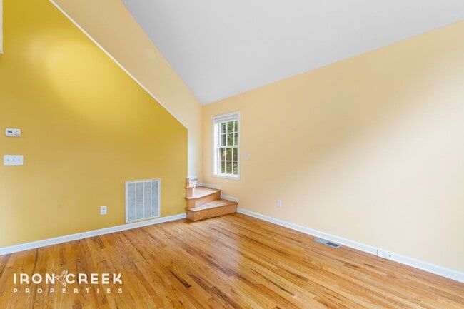 Building Photo - Charming Three-Bedroom Home with Solar Pow...