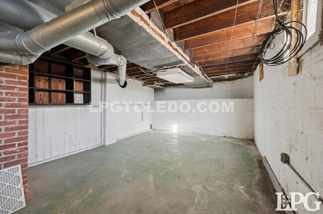 Building Photo - 4017 Overland Pkwy