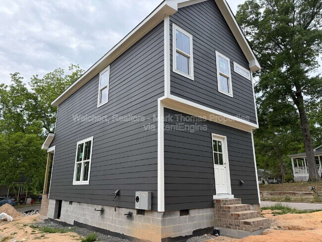 Building Photo - 1203 Fern St