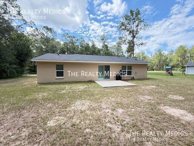 Building Photo - 303 Sequoia Dr