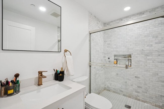 Building Photo - 919 Vallejo St