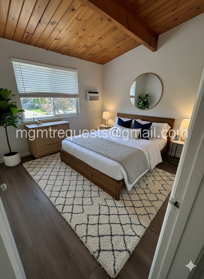 Building Photo - 622 Pine Ave