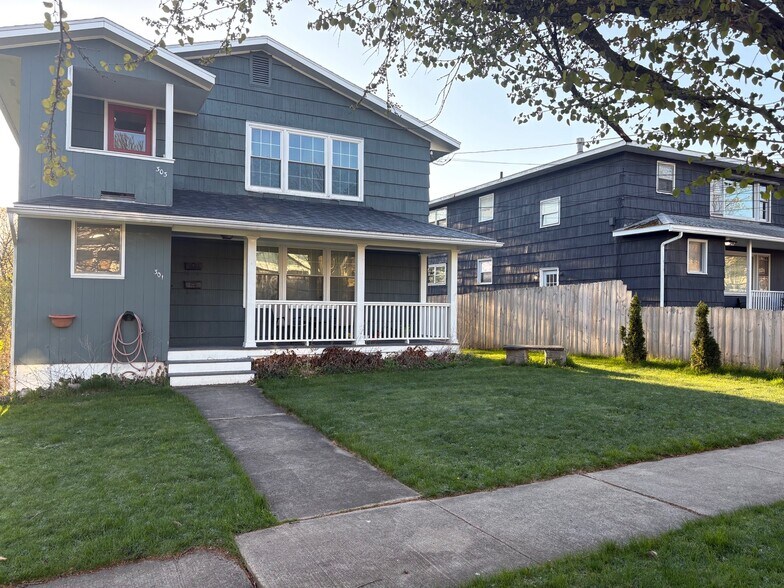 Building Photo - 301 Roosevelt Ave