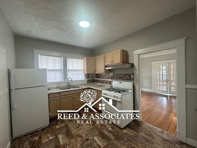 Building Photo - 3 Bedroom in Midtown!